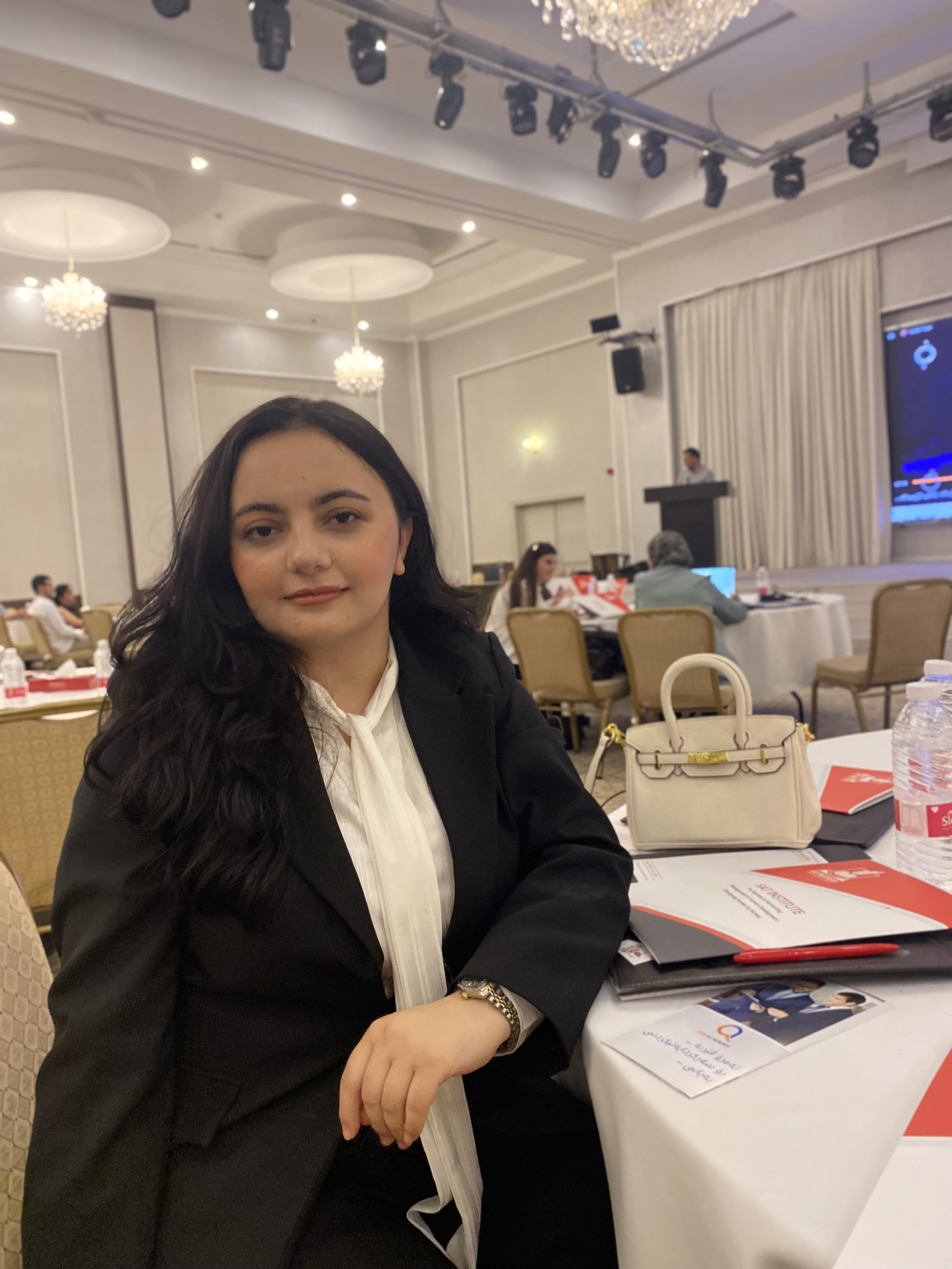 داتا ئینتری , ژمێریار، بەڕێوبردنی سۆشیال میدیا، نوسەر
